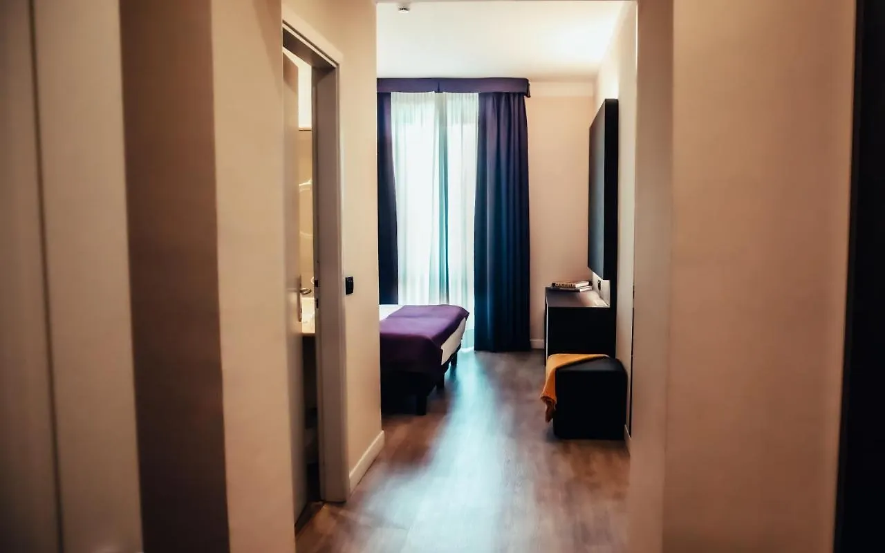 Hotel Benaco Desenzano del Garda 3*,  Włochy
