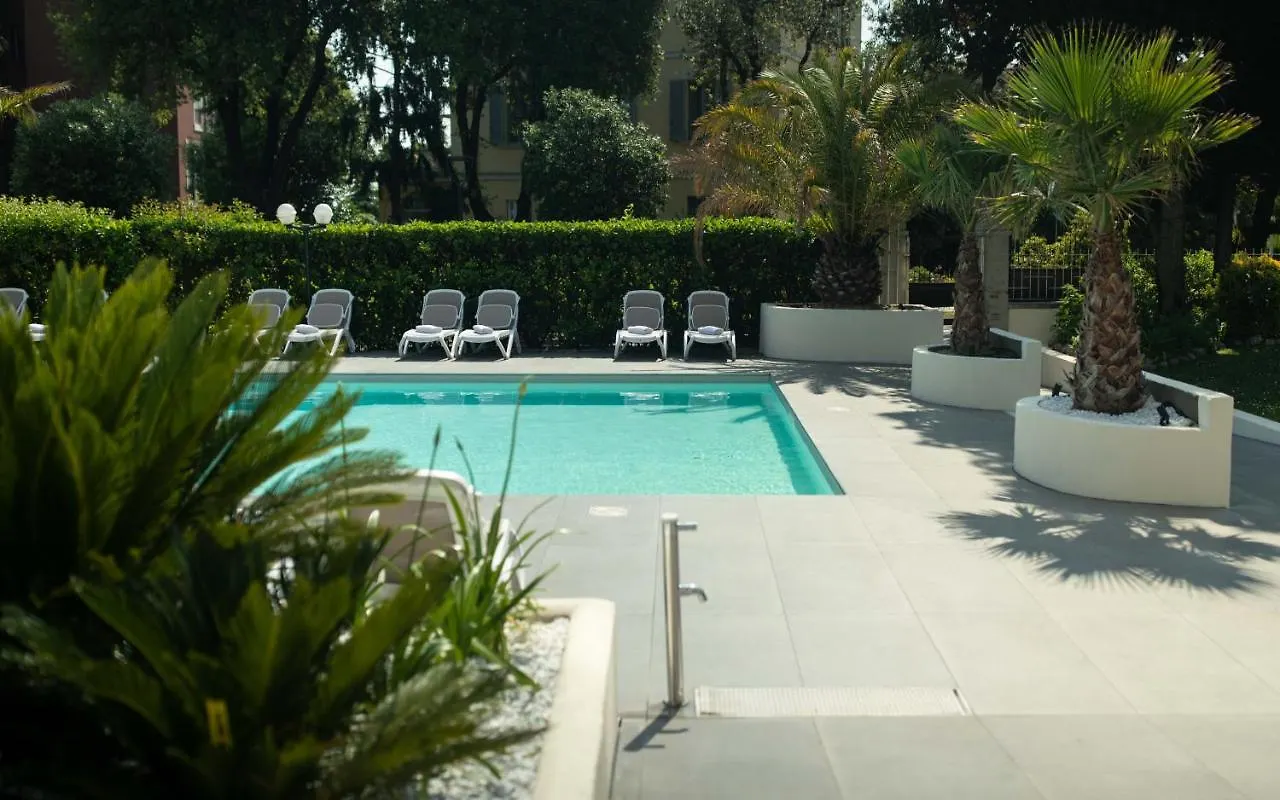 Hotel Benaco Desenzano del Garda 3*,