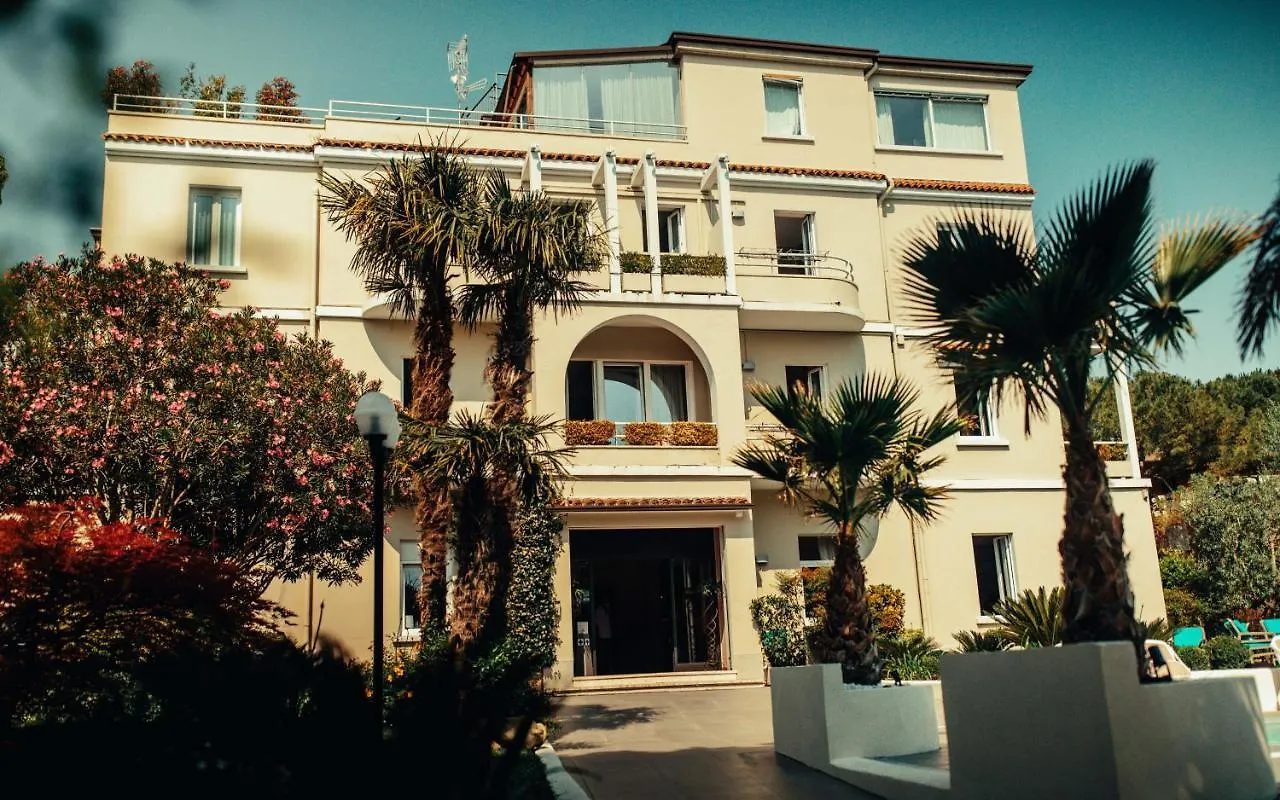 Hotel Benaco デセンツァーノ・デル・ガルダ イタリア