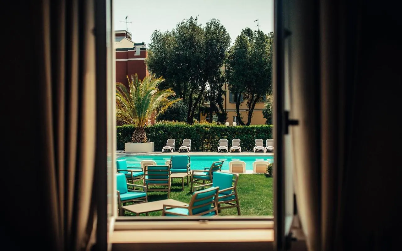 Hotel Benaco デセンツァーノ・デル・ガルダ 3*,  イタリア