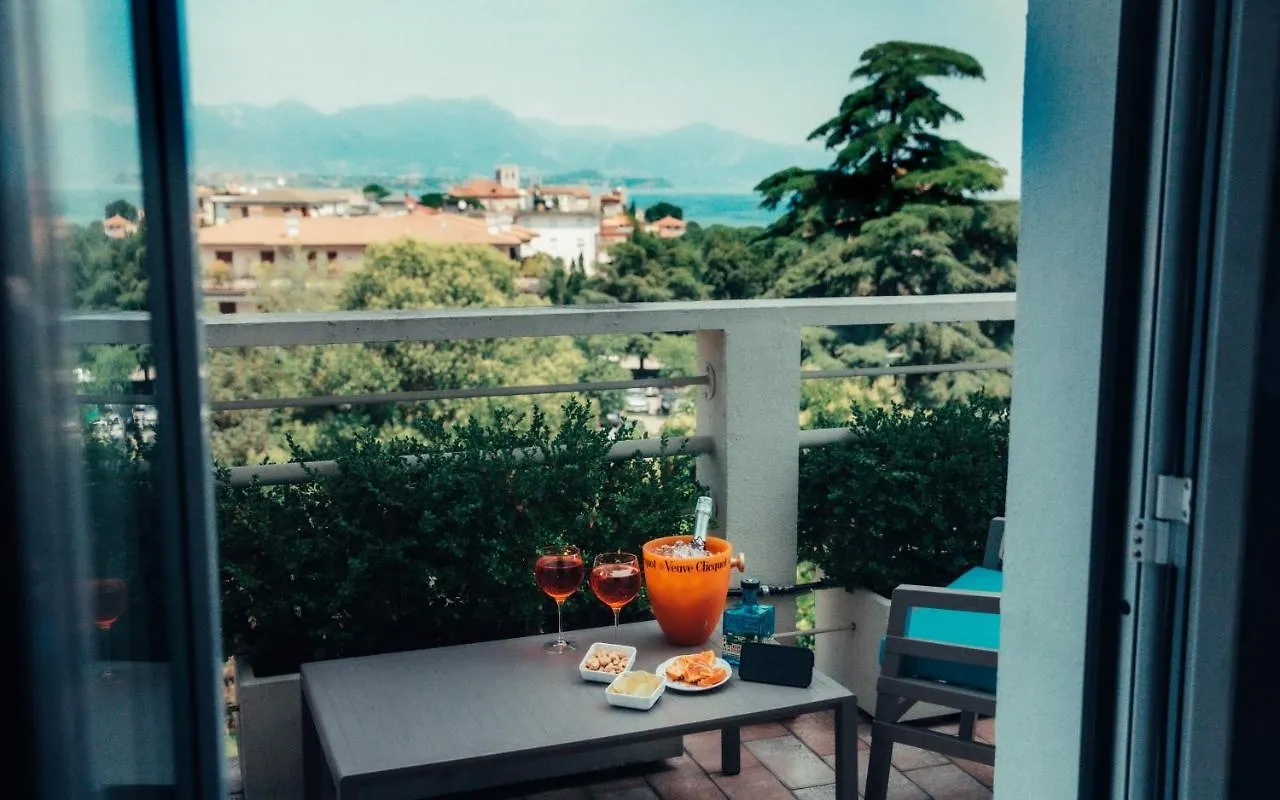 Hotel Benaco デセンツァーノ・デル・ガルダ