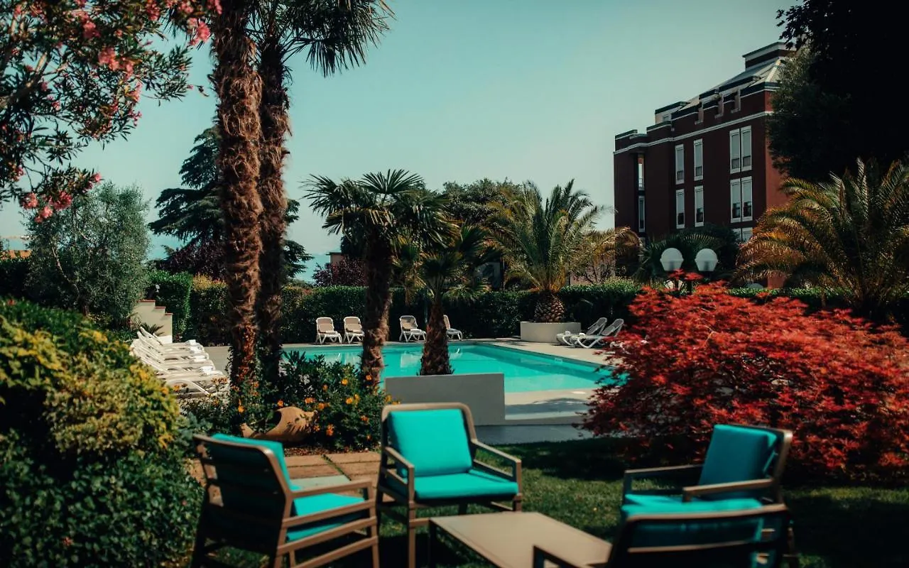 ***  Hotel Benaco デセンツァーノ・デル・ガルダ イタリア