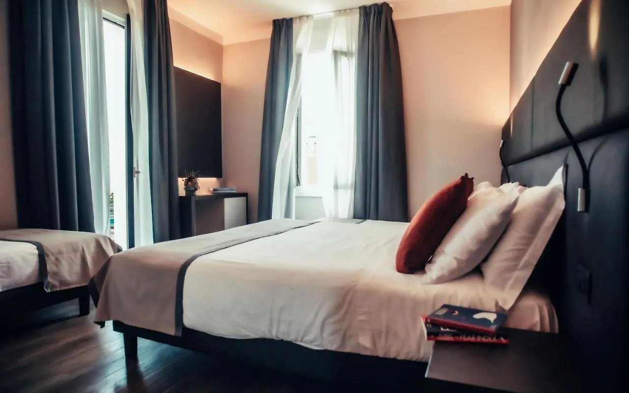 Hotel Benaco デセンツァーノ・デル・ガルダ
