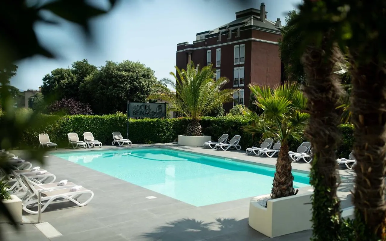Hotel Benaco デセンツァーノ・デル・ガルダ