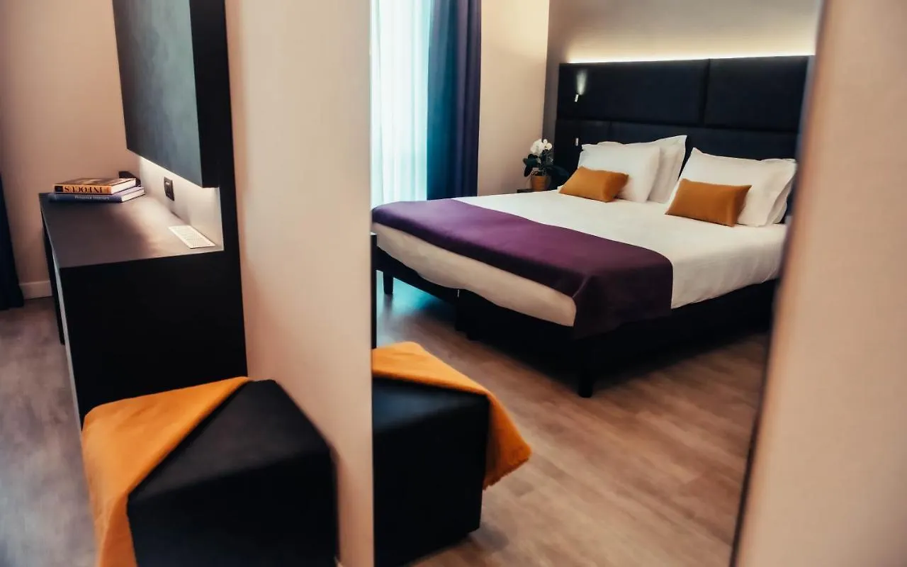 Hotel Benaco デセンツァーノ・デル・ガルダ