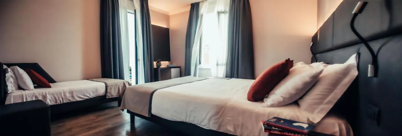 Hotel Benaco デセンツァーノ・デル・ガルダ 3*,  イタリア