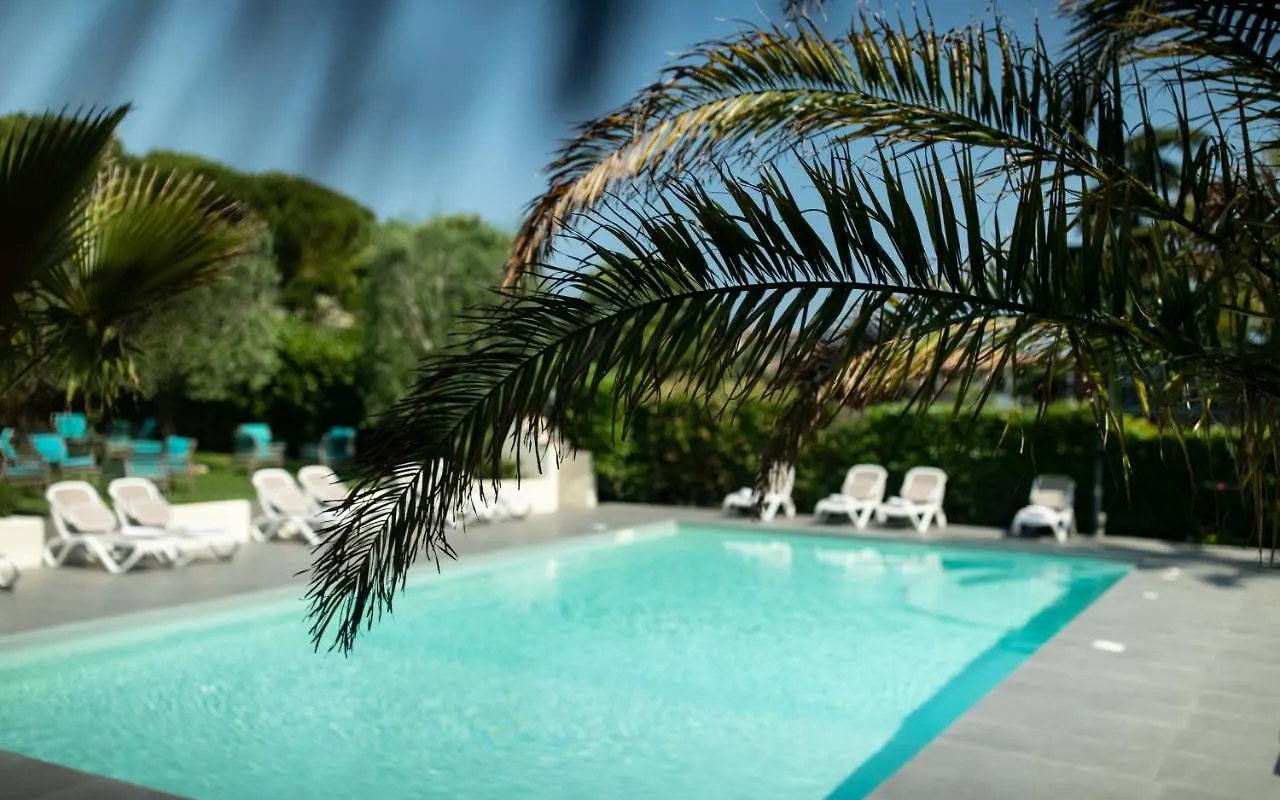 Hotel Benaco デセンツァーノ・デル・ガルダ 3*,