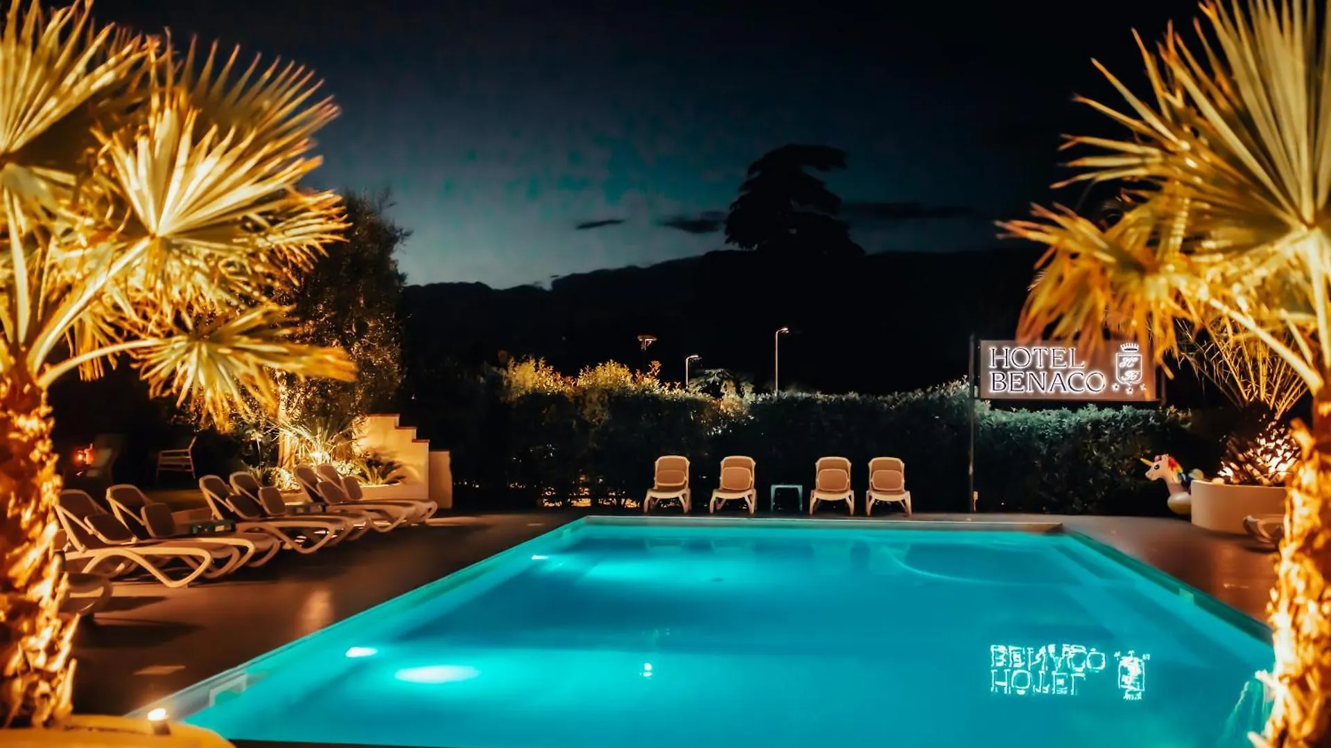 Hotel Benaco デセンツァーノ・デル・ガルダ