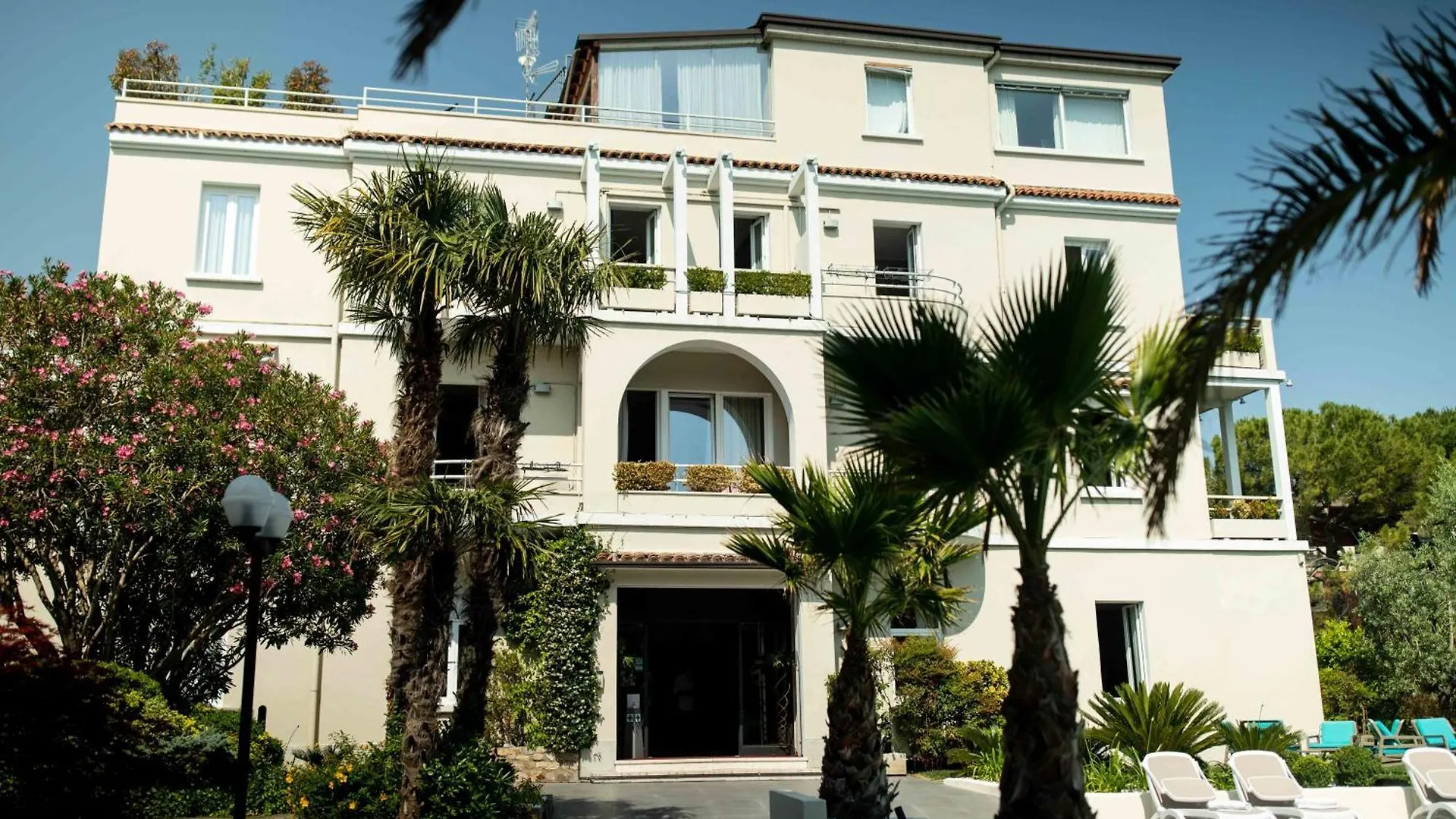 Hotel Benaco デセンツァーノ・デル・ガルダ