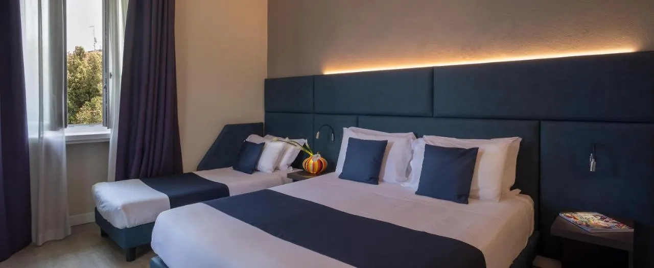 Hotel Benaco デセンツァーノ・デル・ガルダ